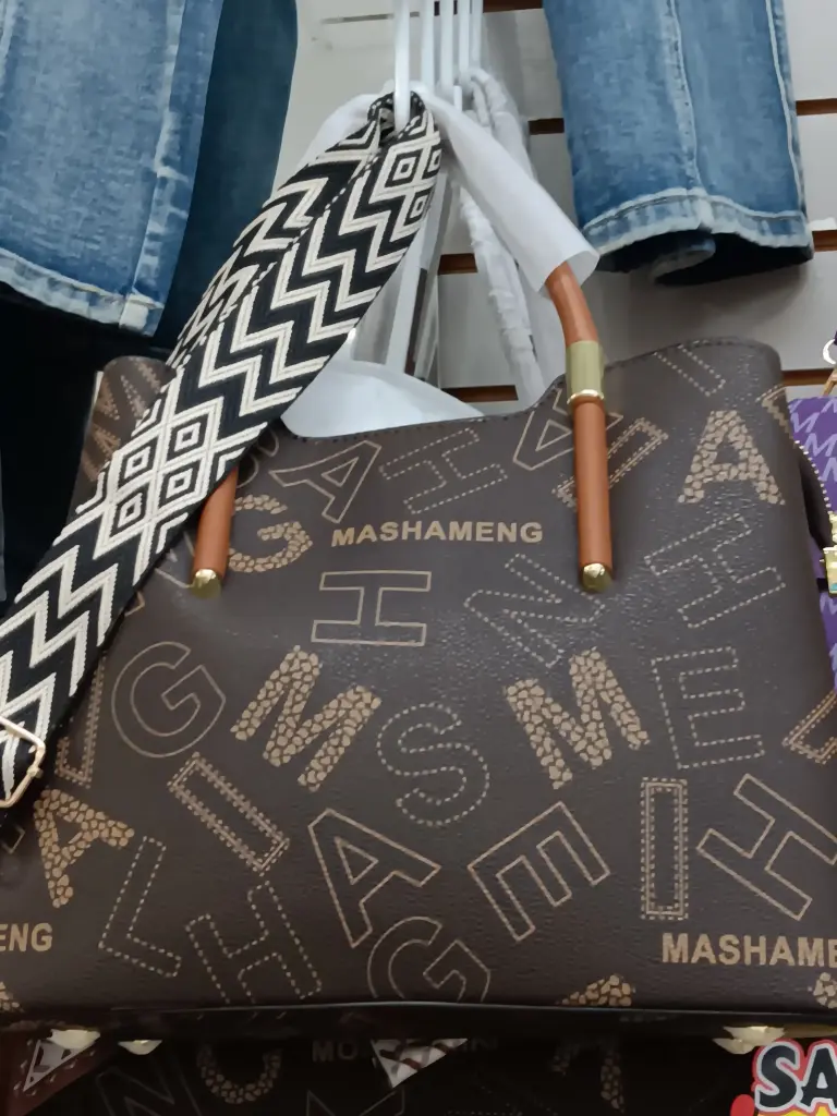 CARTERA CUADRADA CARMELITA MEDIANA DE MUJER 