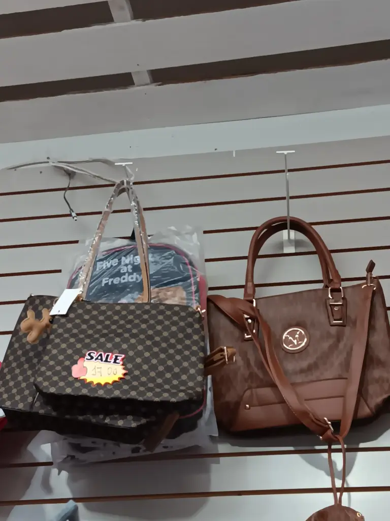 CARTERA DE MUJER DE VARIOS COLORES CON ACCESORIOS 