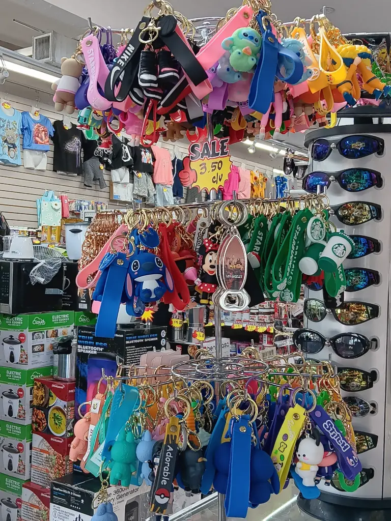 LLAVEROS DE MUNECOS VARIOS