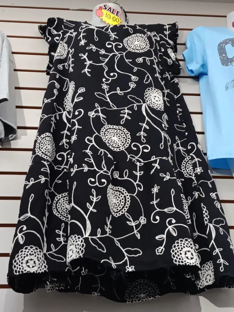 VESTIDO DE MUJER CON BORDADO 